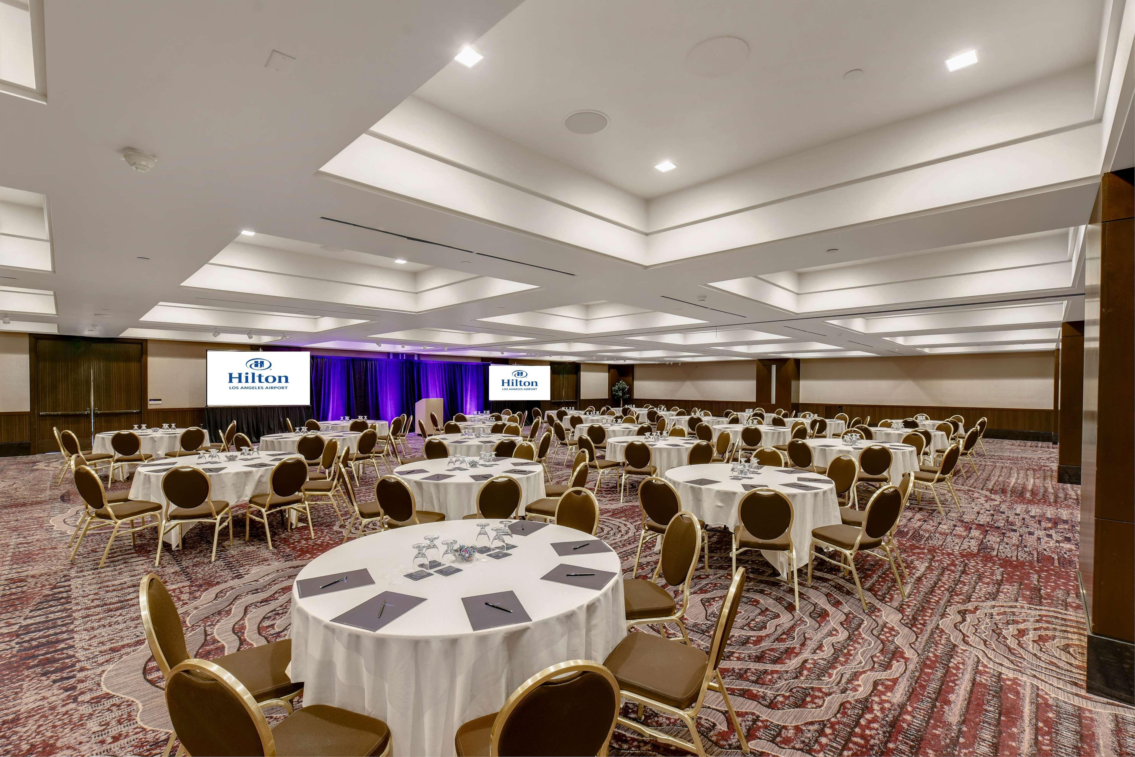 Hilton Angeles Airport 4*